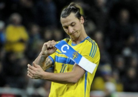 Ibrahimovic diz se sentir desvalorizado e acusa imprensa sueca de racismo