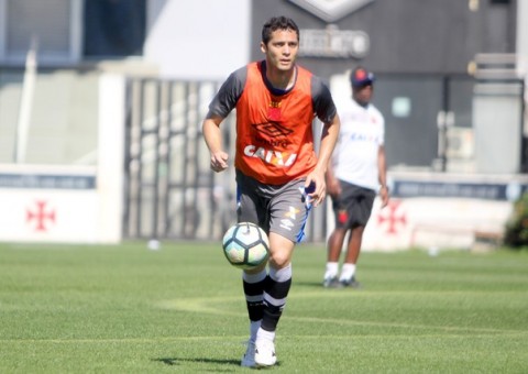 Com atraso em pagamentos, Vasco pode perder zagueiro Anderson Martins