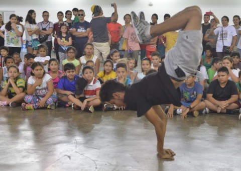 Colônia de Férias da Sejel tem capoeira e hip hop para crianças e adolescentes