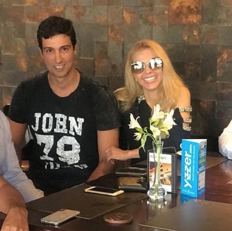 Joelma posta primeira foto com namorado após 10 meses juntos