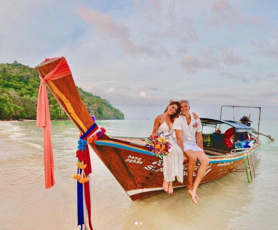Flavia Alessandra e Otaviano Costa se casam durante viagem a Tailândia