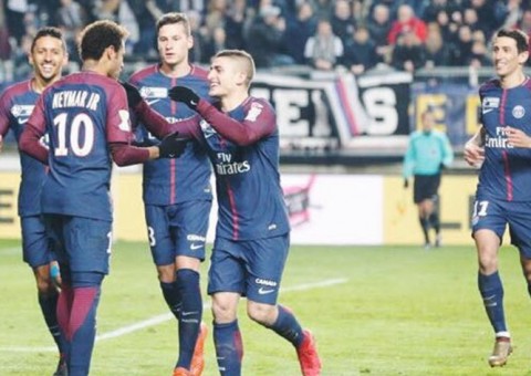 Com gol de Neymar, PSG passa à semifinal da Copa da Liga Francesa