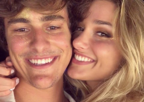 Sasha se derrete por namorado em foto romântica