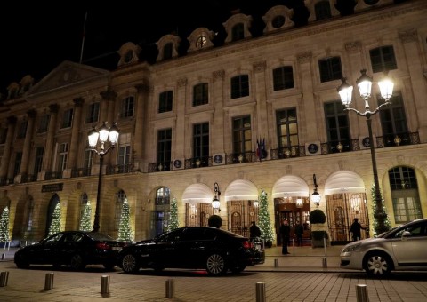 Em Paris, assaltantes roubam milhões em joias de hotel de luxo