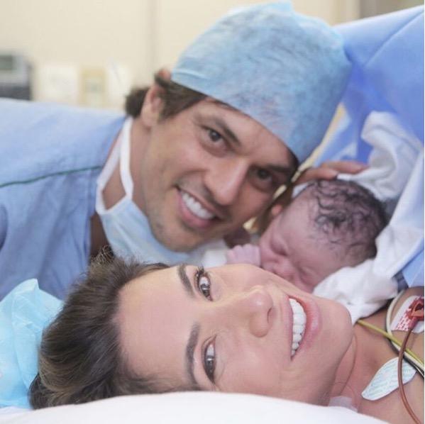 Patrícia Abravanel mostra primeira foto da filha