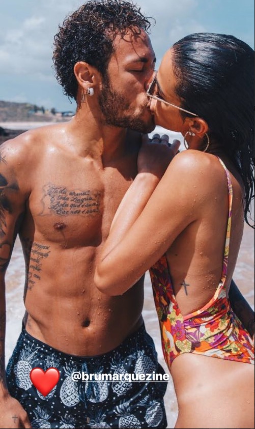 Neymar posta foto de beijo quente em Bruna Marquezine