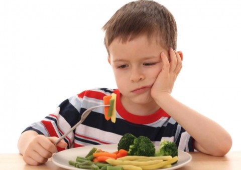 Ciência explica porque as crianças não gostam de comer vegetais
