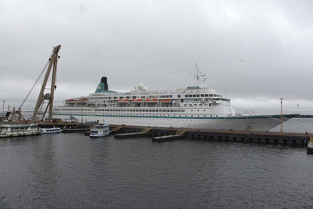 Cruzeiro de luxo atraca no Porto de Manaus com mais de 800 turistas a bordo