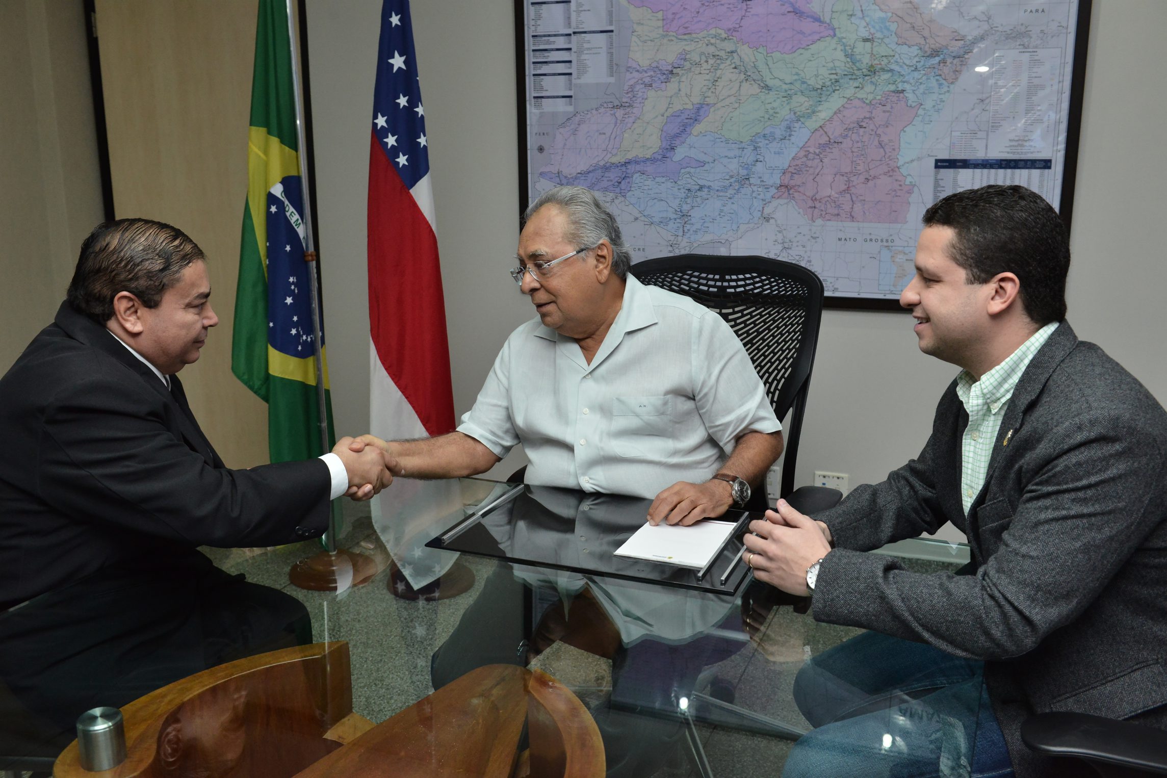  Governador Amazonino Mendes empossa novo titular da Setrab