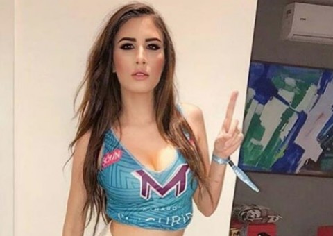 Youtuber fica entre a vida e a morte após corpo rejeitar próteses nas nádegas