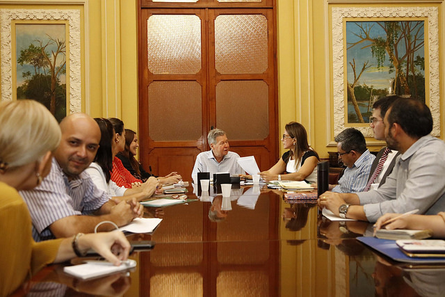 Prefeito de Manaus recebe reconhecimento da ONU por acolhimento a indígenas venezuelanos