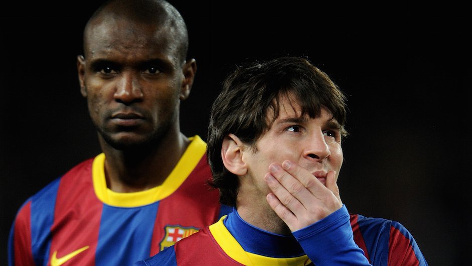 Após polêmica, Abidal conta nova versão sobre Messi rejeitar companheiro com câncer