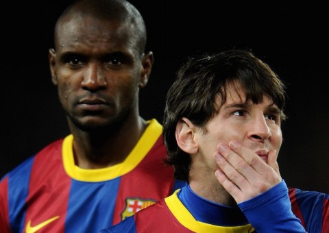 Após polêmica, Abidal conta nova versão sobre Messi rejeitar companheiro com câncer