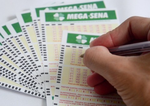 Mega-Sena pode pagar R$ 12 milhões neste sábado