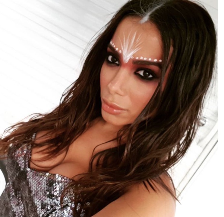  Anitta aparece poderosa em prévia de novo clipe com J Balvin