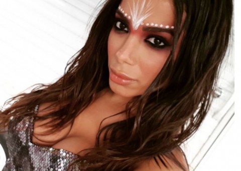  Anitta aparece poderosa em prévia de novo clipe com J Balvin