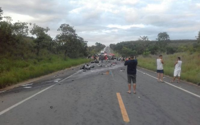 Número de mortos em acidente na BR-251 sobe para 13 