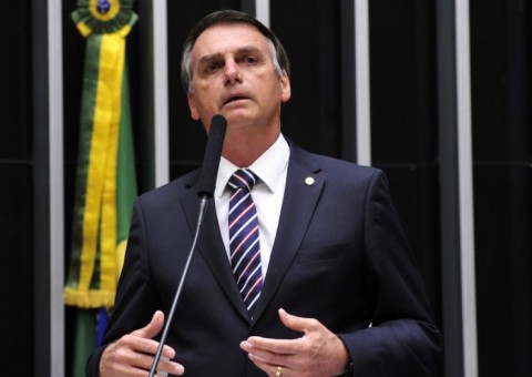 Em campanha, Bolsonaro gasta 39% a mais com voos pagos pela Câmara