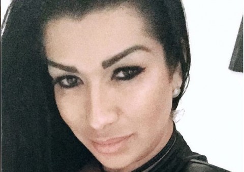 Após separação, Moranguinho volta a trabalhar em loja