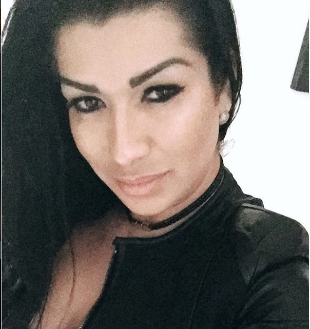 Após separação, Moranguinho volta a trabalhar em loja