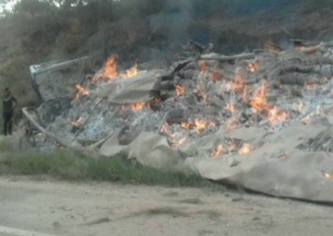 Grave acidente em rodovia deixa 13 mortos e 39 feridos