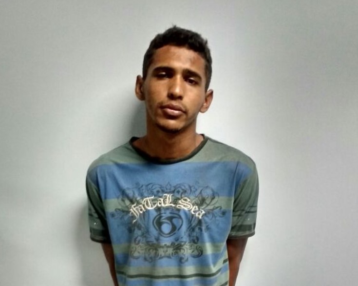 Homem é flagrado roubando casa em Manaus e se dá mal