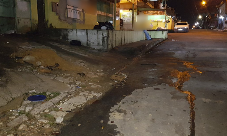 Homem é executado a tiros na frente da mulher em Manaus