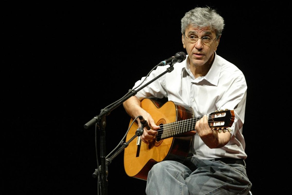 Caetano Veloso é vítima de roubo após show na Bahia