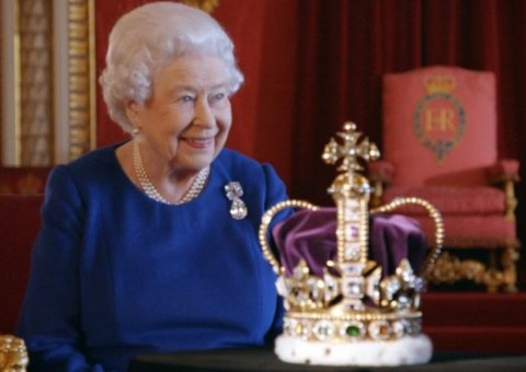 Em rara aparição, rainha Elizabeth II fala sobre coroação em documentário 