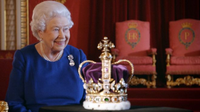 Em rara aparição, rainha Elizabeth II fala sobre coroação em documentário 