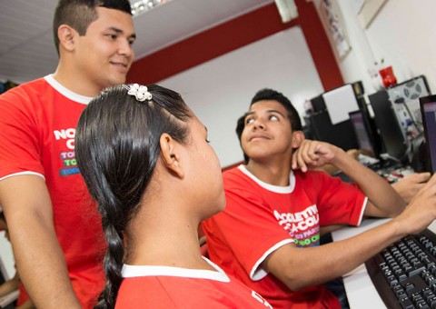 Coletivo Jovem oferta 360 vagas para cursos profissionalizantes gratuitos em Manaus