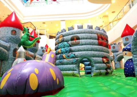 Castelo Encantado e Jump Mania movimentam shopping em Manaus