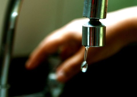 Em Manaus, bairros ficam sem água após serviço emergencial em estação de tratamento