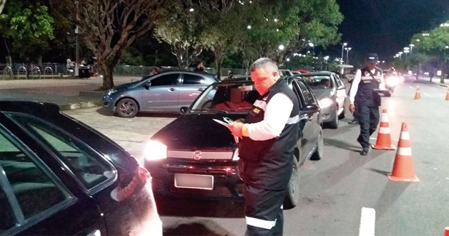 Operação Lei Seca flagra mais de 30 motoristas bêbados e multa 231 em Manaus