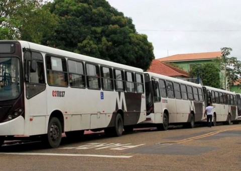 Nova paralisação dos rodoviários deixa mais de 10 mil pessoas sem ônibus em Manaus