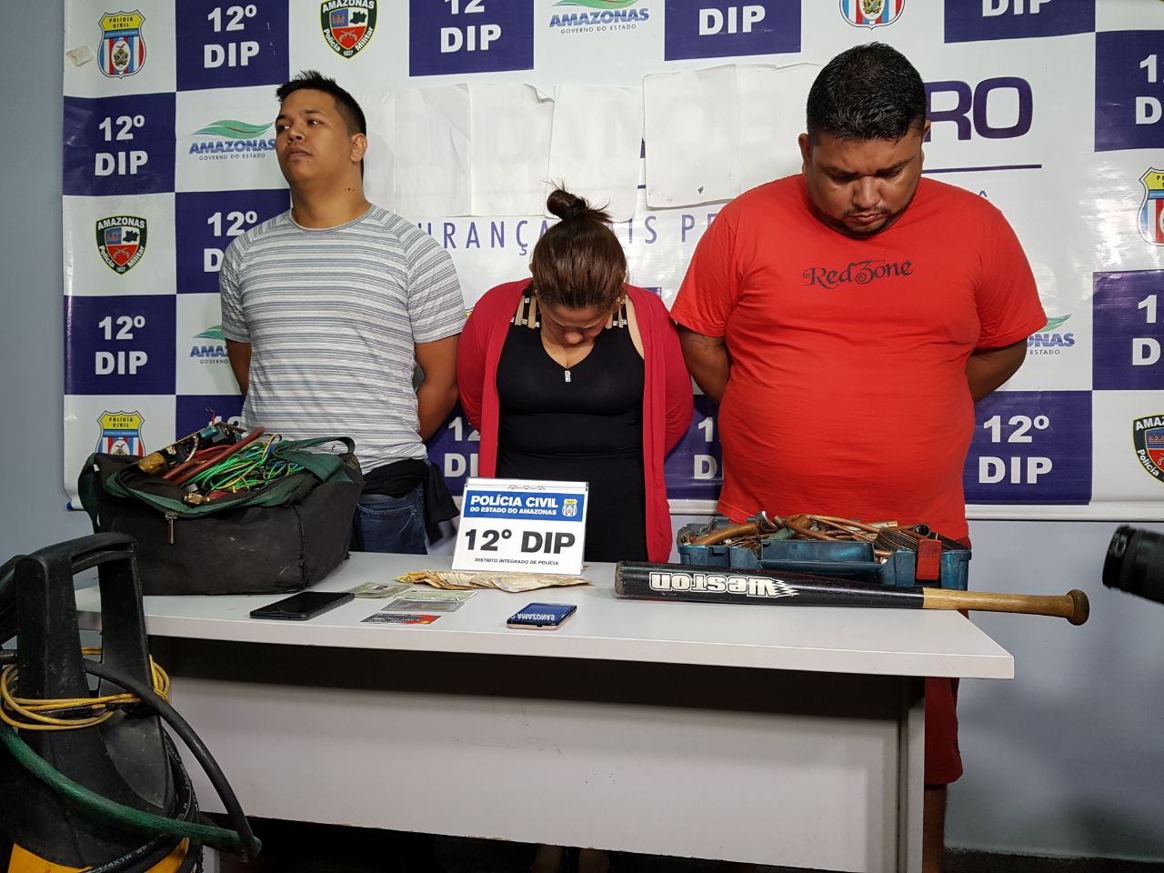 Mulher é presa por torturar e extorquir ex-marido em Manaus, diz polícia