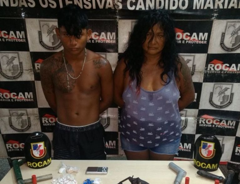Mulher e novinho armados são presos com drogas em Manaus