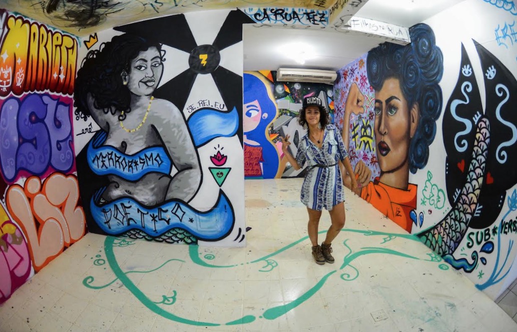  Exposição ‘Filhas da rua’ vira estampa para camisetas e adesivos