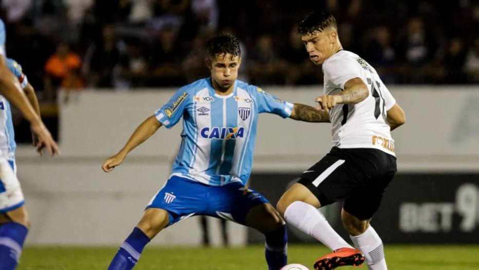 Avaí faz 2 a 0 e elimina o Corinthians nas oitavas