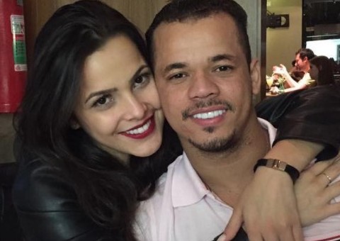 Amigo de Neymar posta 1ª foto com Emilly Araújo e se derrete apaixonadamente: 'tentei fugir'