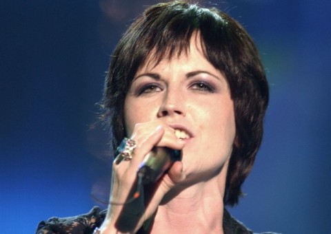 Polícia não trata morte de vocalista do Cranberries como suspeita    