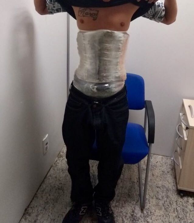 Homem é preso em flagrante com corpo coberto de droga no aeroporto de Manaus