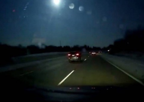 Vídeo impressionante mostra meteoro caindo nos EUA