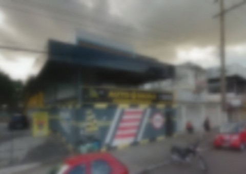 Bandidos armados rendem funcionários de autoescola durante assalto em Manaus