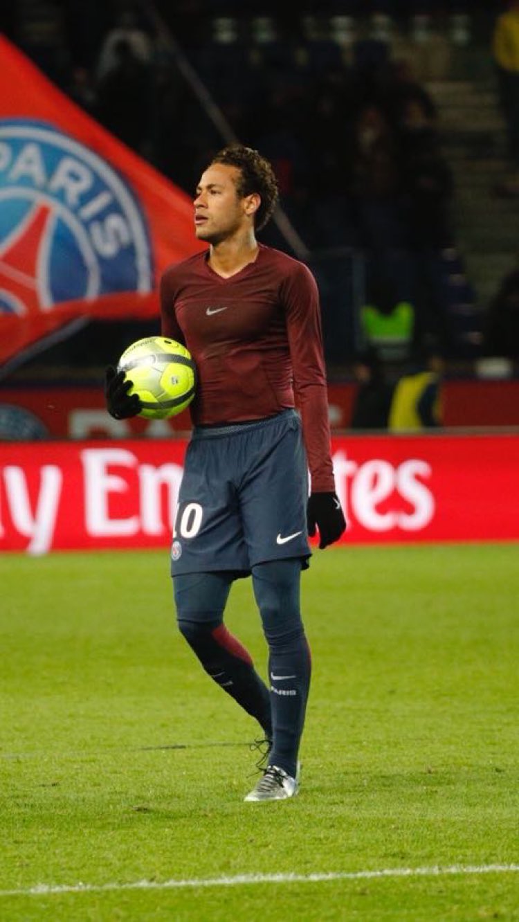 Após vaias, Neymar se recusa a dar entrevista e deixa gramado na bronca