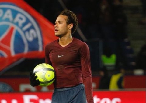 Após vaias, Neymar se recusa a dar entrevista e deixa gramado na bronca