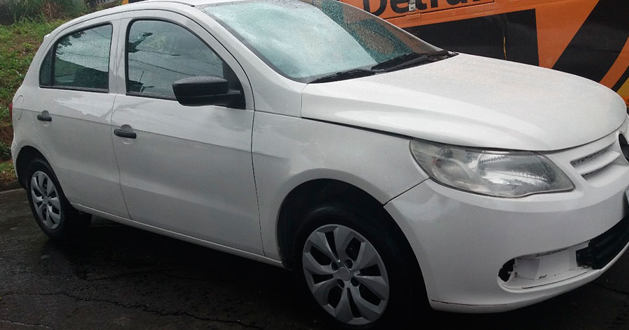 Homens tentam comprar placa e Detran descobre verdade sobre carro