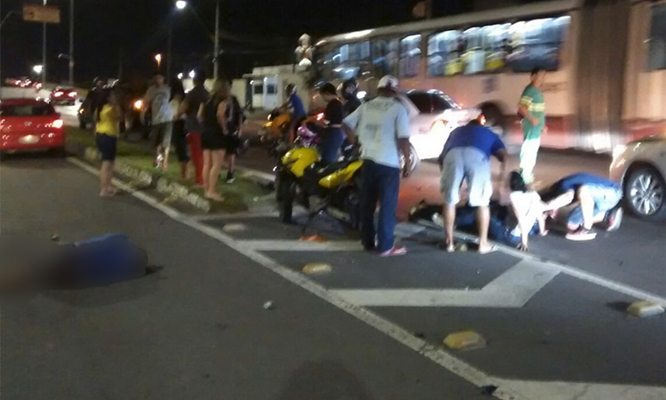 Duas pessoas morrem após motocicletas se chocarem em avenida de Manaus