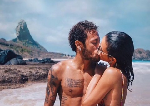 Neymar exibe tatuagem igual de Bruna Marquezine e se declara