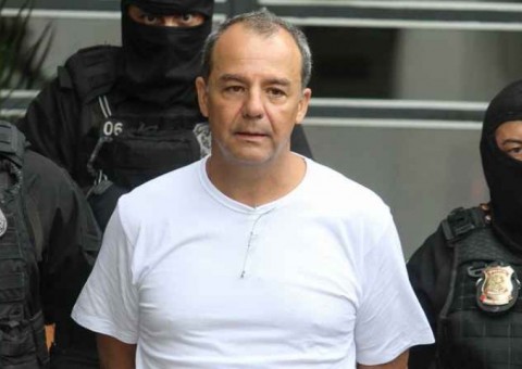 Cabral é transferido para Curitiba após decisão da Justiça